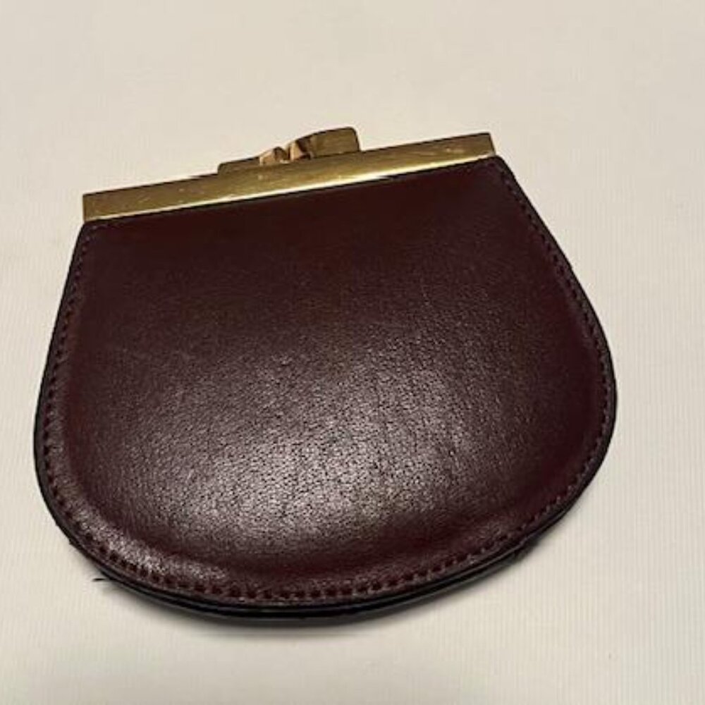 Cartier Coin Case Wallet Authentic
Women D: 0.39" H: 3.15" W:3.15"
9634. IN GUC - Picture 3 of 7